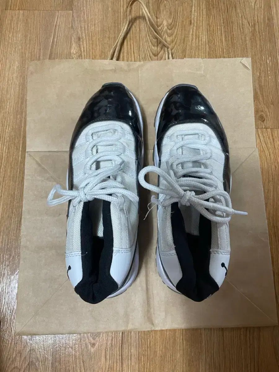 ナイキ エア ジョーダン 11 レトロ コンコルド