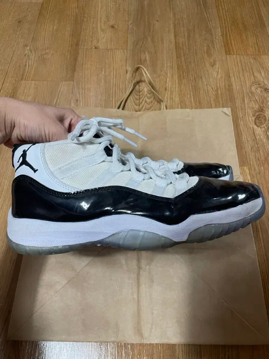 ナイキ エア ジョーダン 11 レトロ コンコルド