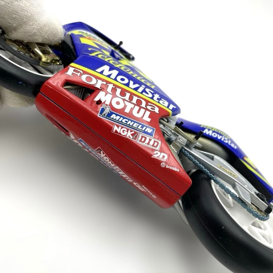 ミニチャンプス 1/12 スズキRGV-Gamma Telefonica Movistar Suzuki