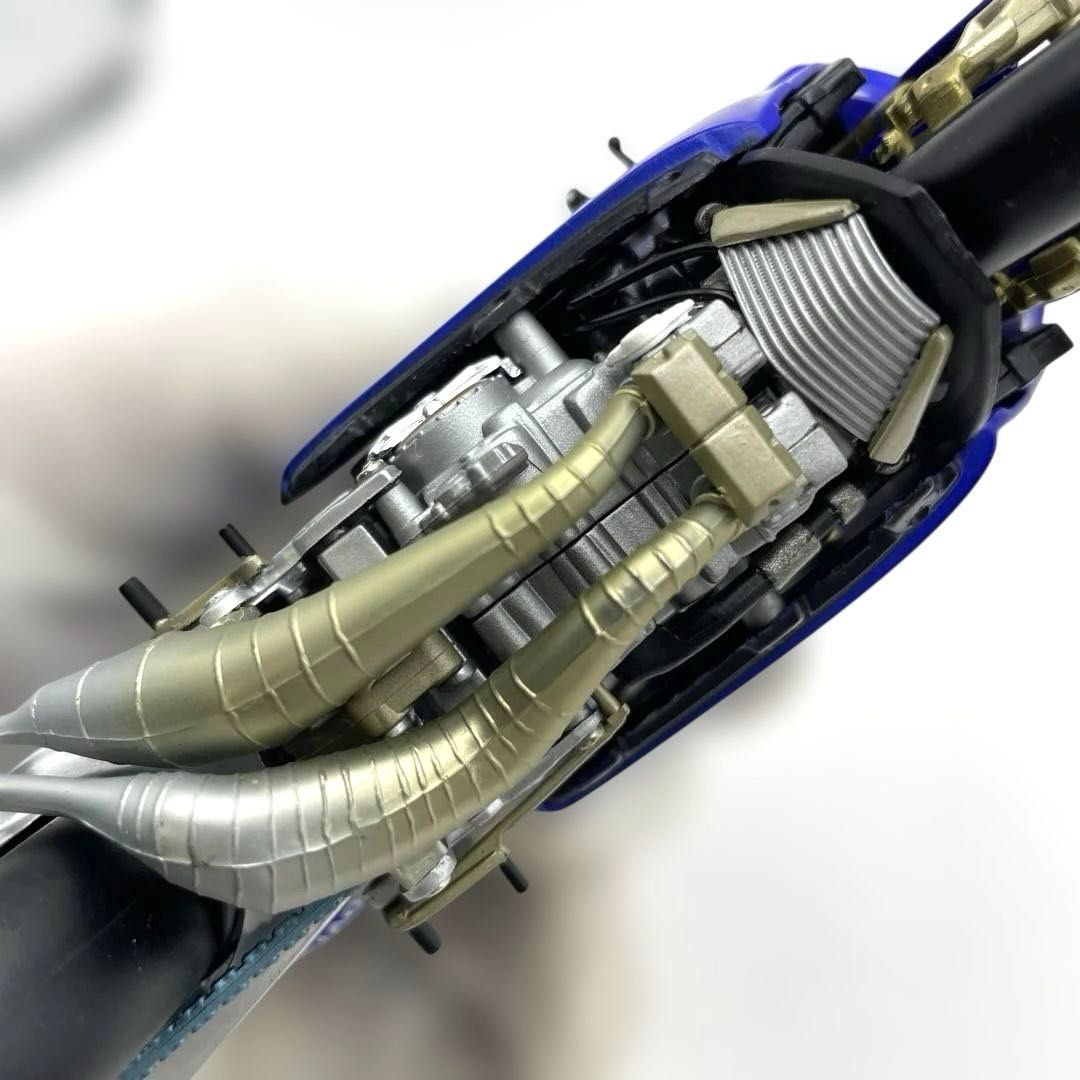 ミニチャンプス 1/12 スズキRGV-Gamma Telefonica Movistar Suzuki