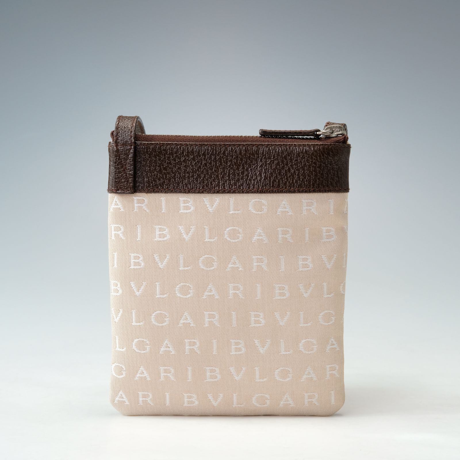 極美品】BVLGARI ブルガリ ロゴマニア ミニショルダー サコッシュ 斜め