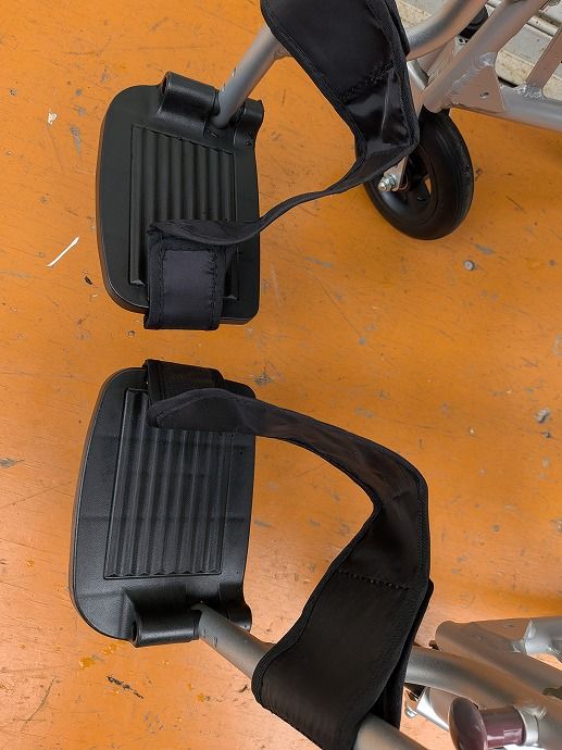 一部地域を除く ふわりす 自走式車椅子 エアタイヤ KFP 22-40 SB km-25-1203-02