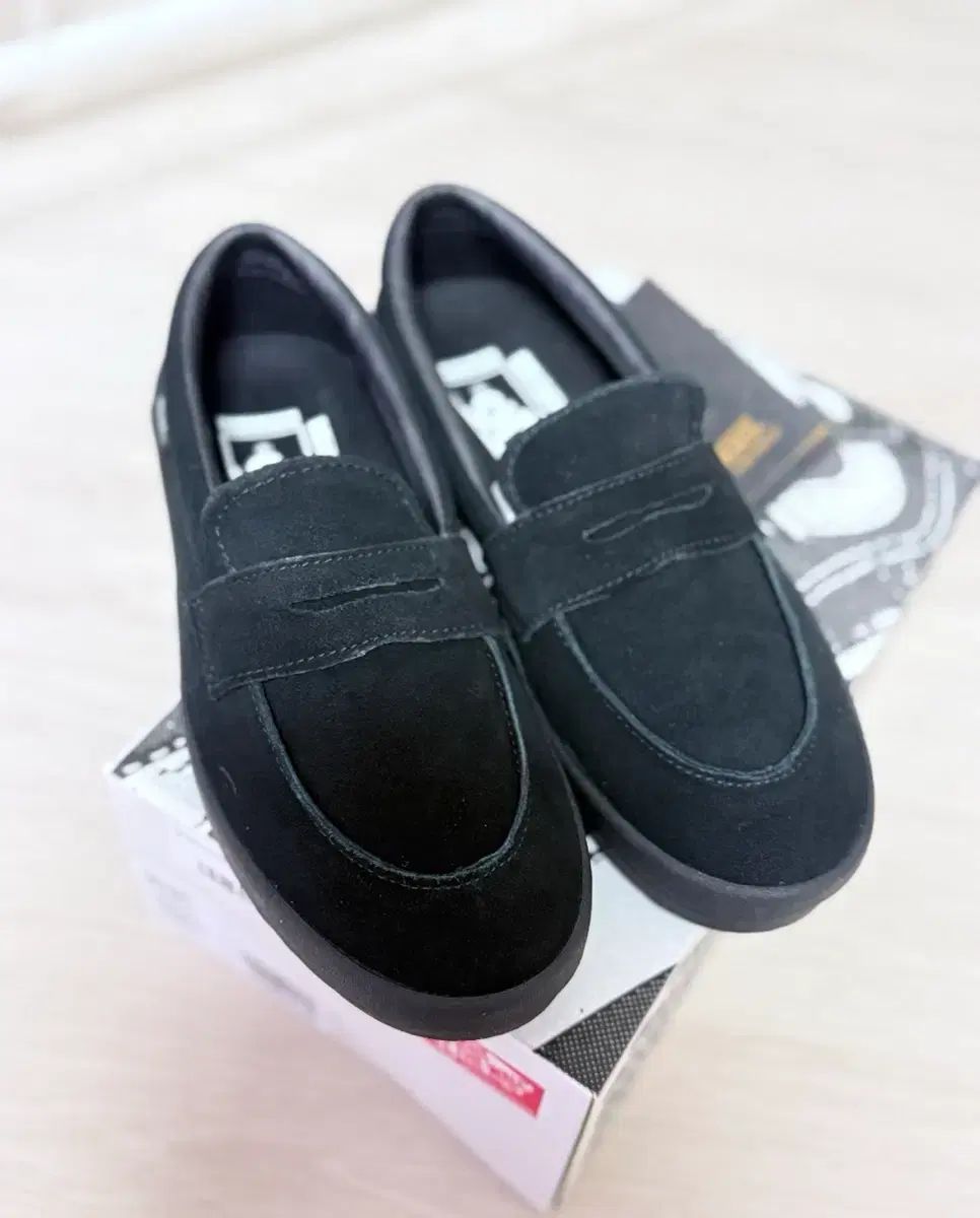 VANS ブラック スウェード ローファー