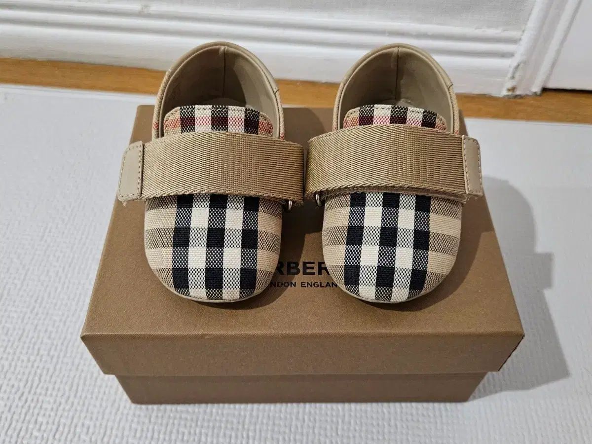 バーバリー ベイビー 初 ドール シュー シューズ 歩行シューズ