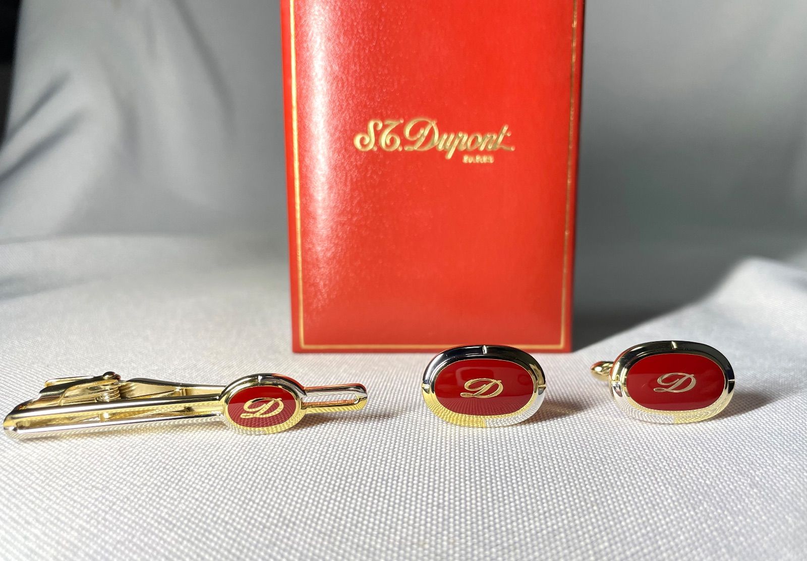 S.T. Dupont ネクタイピン カフスボタンセット 美品 S.T.Dupont デュポン Dロゴ レッドストーン装飾 ゴールド