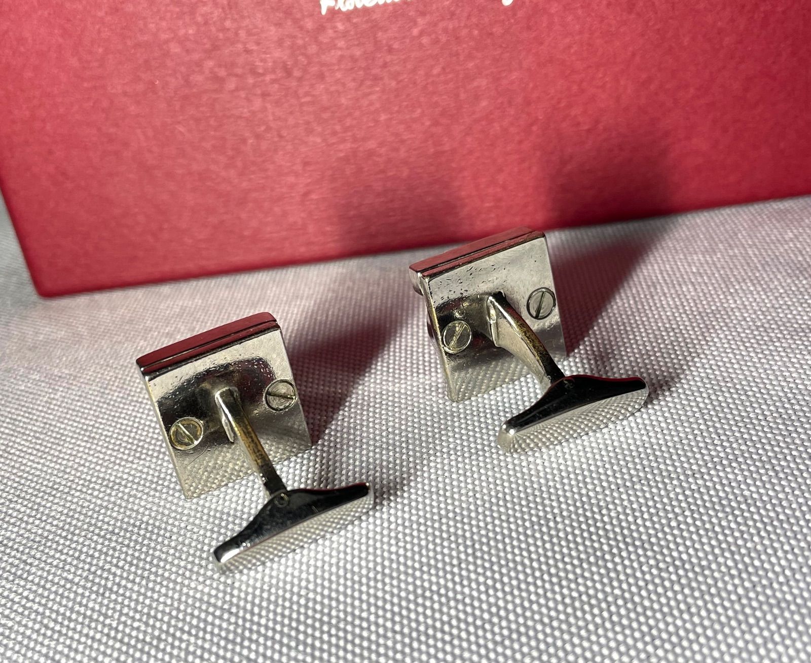 Salvatore Ferragamo サルヴァトーレフェラガモ 立体ガンチーニロゴ