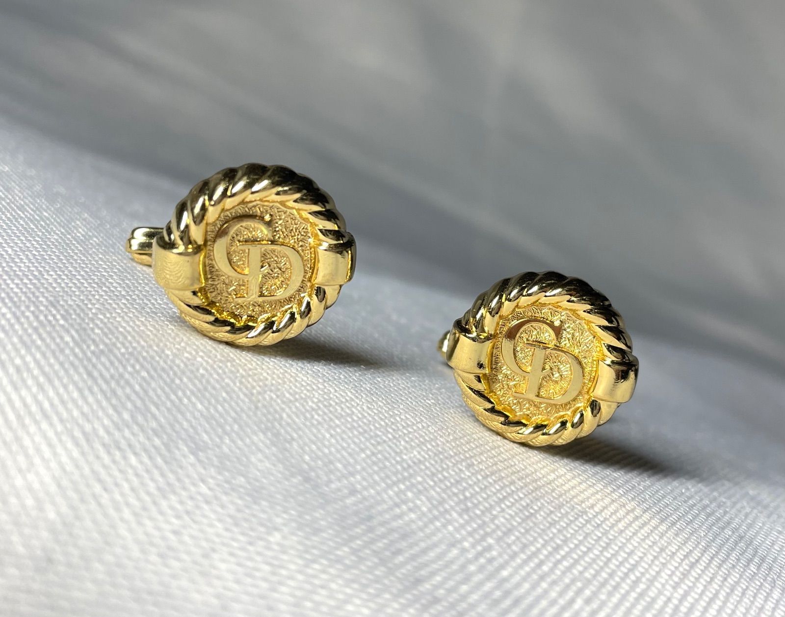 Dior ディオール CDロゴ＆サイドデザイン ヴィンテージ ゴールド カフス カフリンクス ボタン メンズ プレゼントにも
