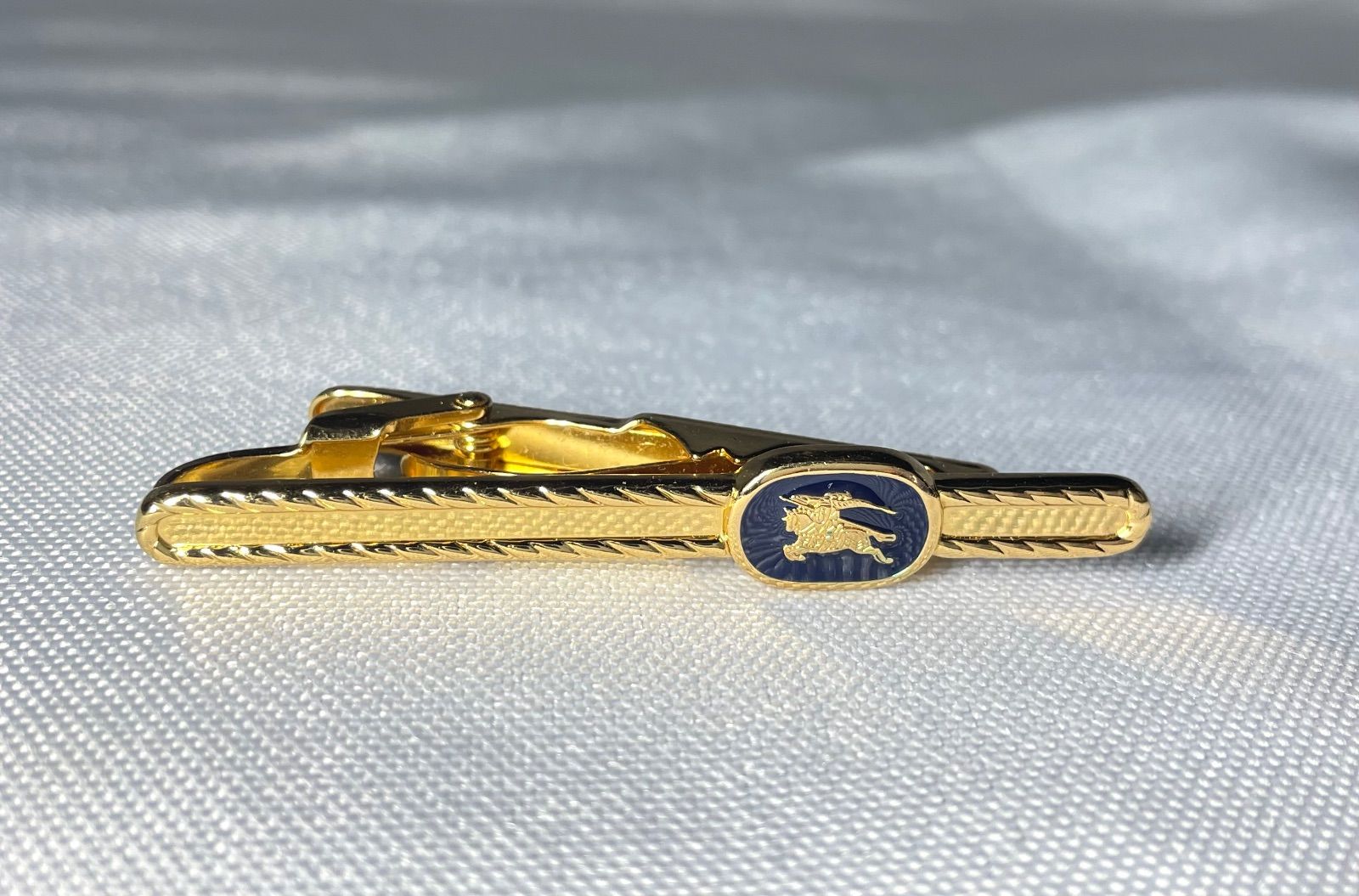 Burberry バーバリー ホースナイトロゴ 騎士デザイン ダークネイビー＆ゴールド ネクタイピン タイピン タイバー メンズ