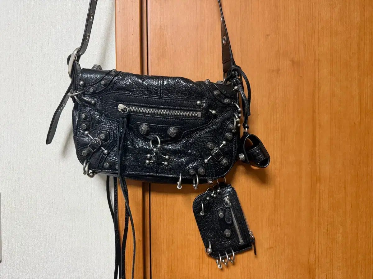 バレンシアガ ピアス ルカゴール xs