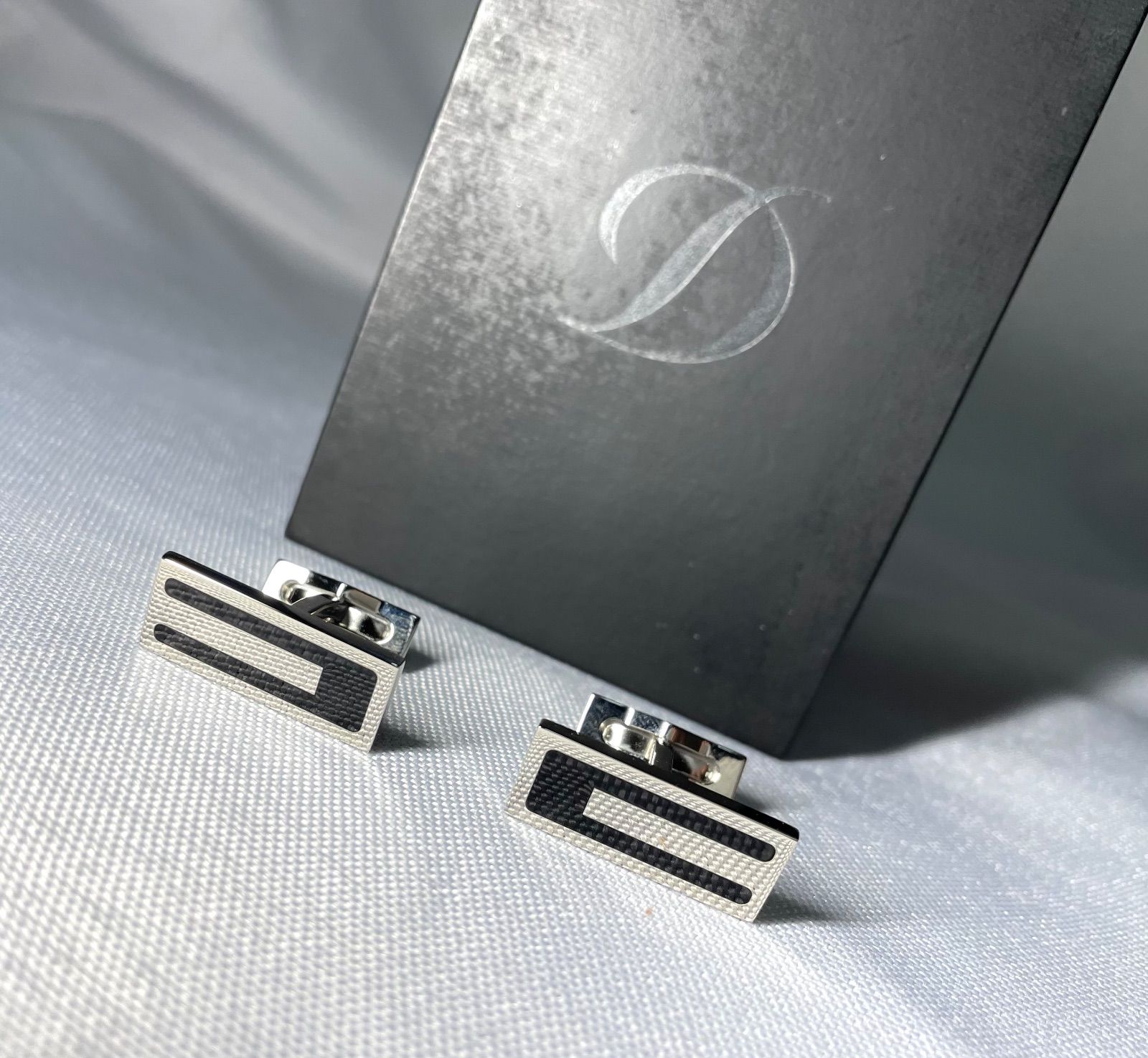 S T Dupont デュポン Dライン ブラック＆シルバーメタリック スクエアカフス カフリンクス ボタン メンズ ケースあり