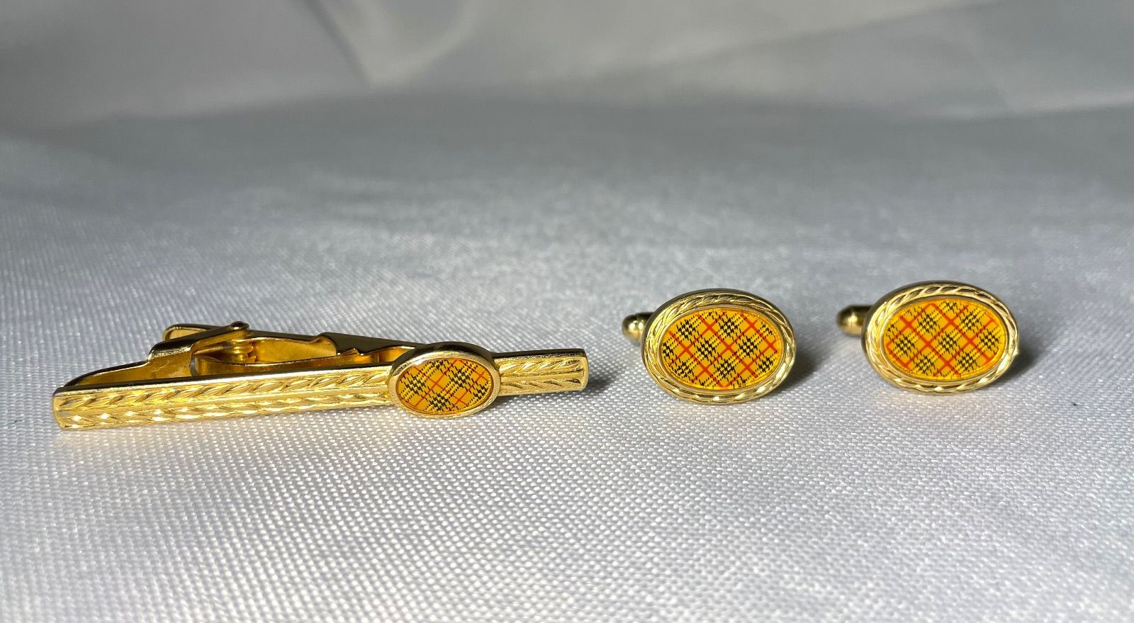 Burberry バーバリー チェックライン オーバルカフス ネクタイピン