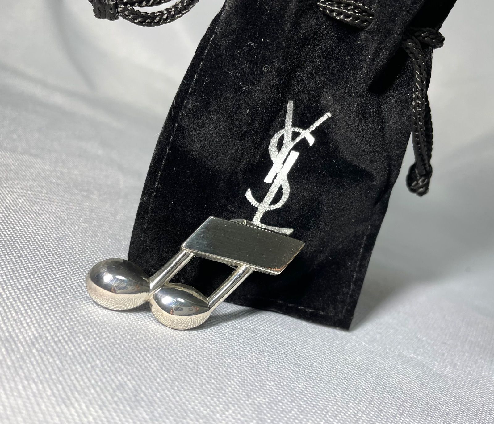 YVES SAINT LAURENT イヴサンローラン 音符デザイン ヴィンテージ ブローチ シルバー 男女兼用