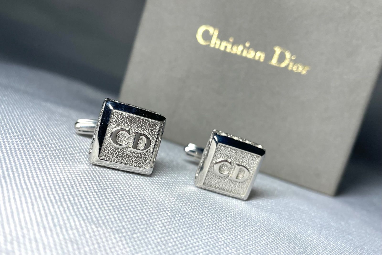 Dior Homme ディオールオム 立体CDロゴ シルバー スクエアカフス カフリンクス ボタン メンズ ケースあり