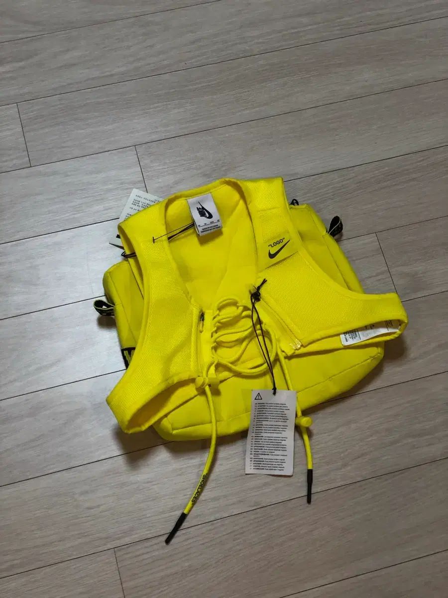 ナイキ X オフホワイト ランニング 黄色 ベスト