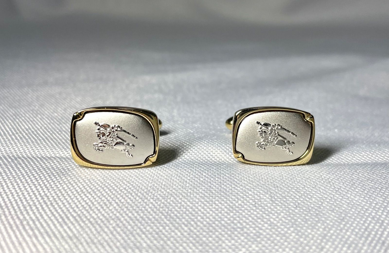 美品 Burberry バーバリー ホースナイトロゴ 騎士デザイン カフス