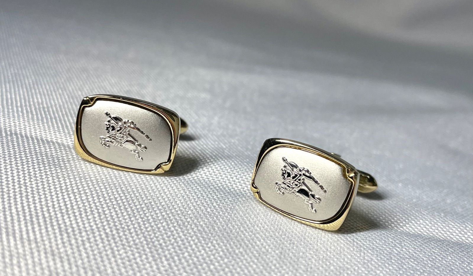 美品 Burberry バーバリー ホースナイトロゴ 騎士デザイン カフス