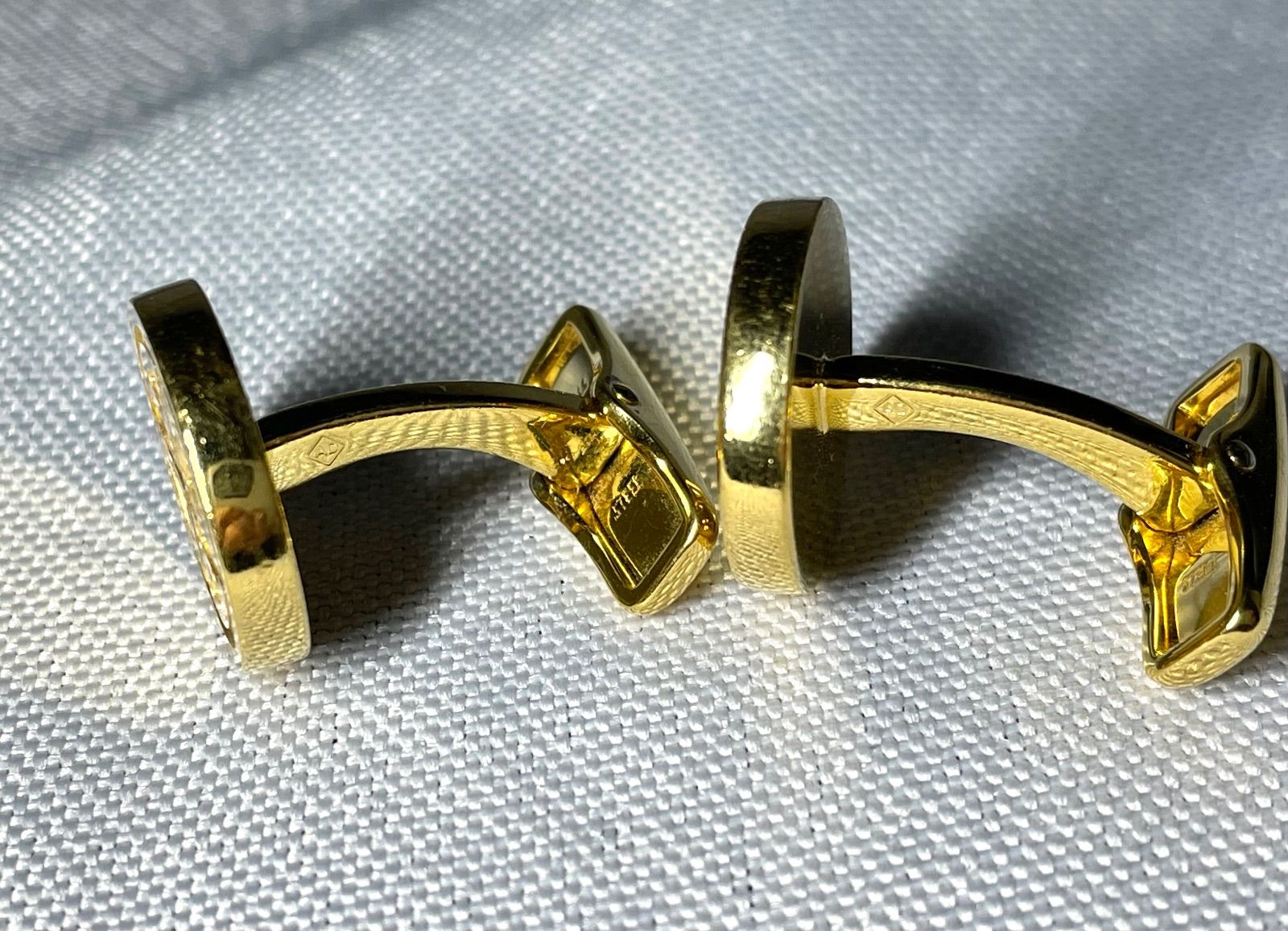 Alfred Dunhill アルフレッドダンヒル ADマルチロゴ オーバルカフス