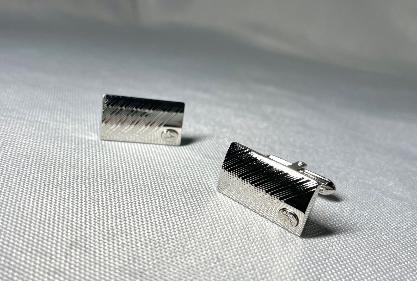 Burberry バーバリー ホースナイトロゴ 騎士デザイン 斜めストライプライン カフス カフリンクス ボタン シルバー