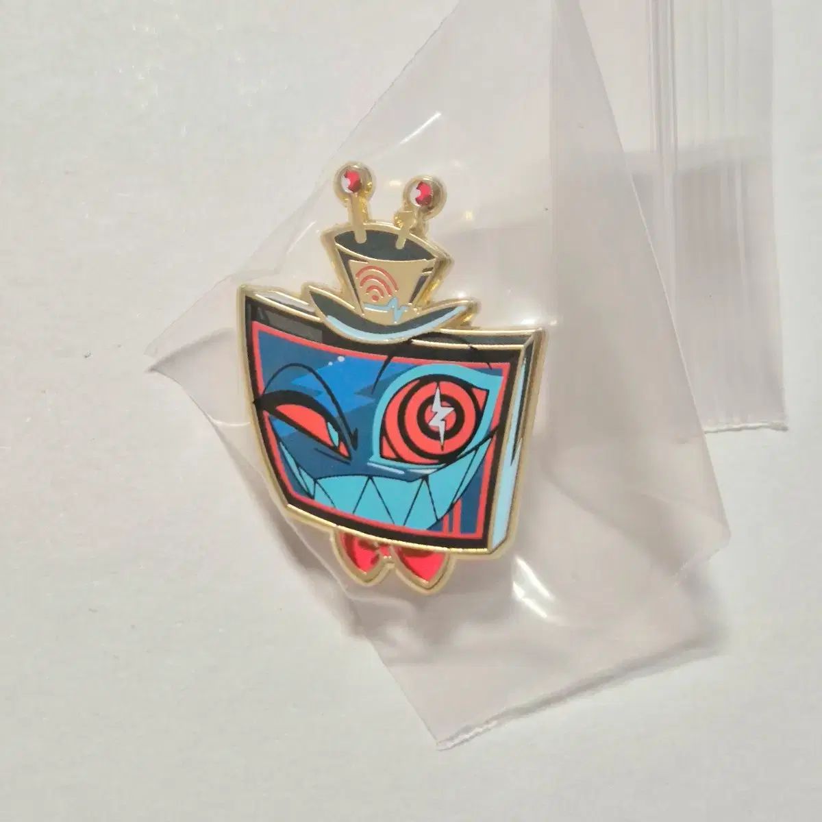 ハズビンホテル ピンバッジ vox ハズビンホテル Vox 金属メタルバッジ ピンバッジ - メルカリ