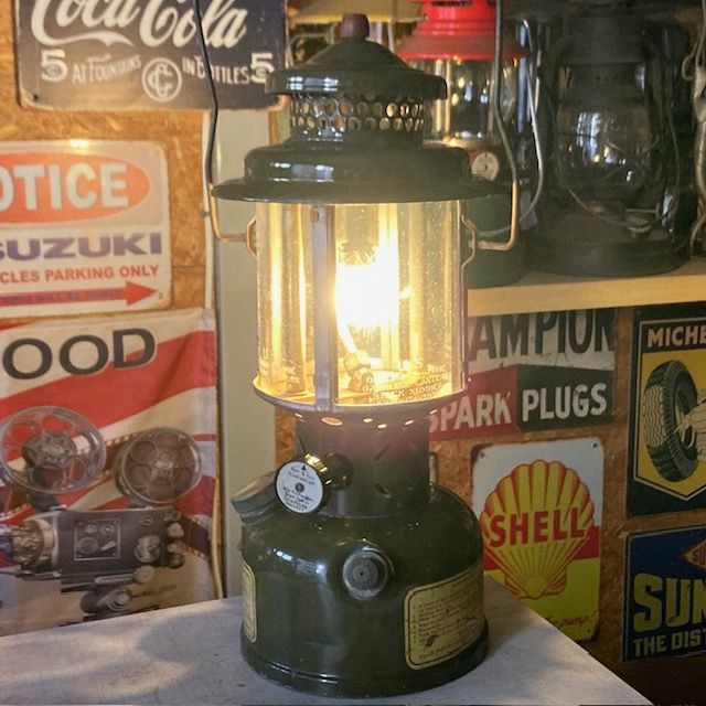 Coleman ミリタリーランタン 1952年 レア Coleman ランタン 1952年 252A GIランタン クアッドグローブ 4分割