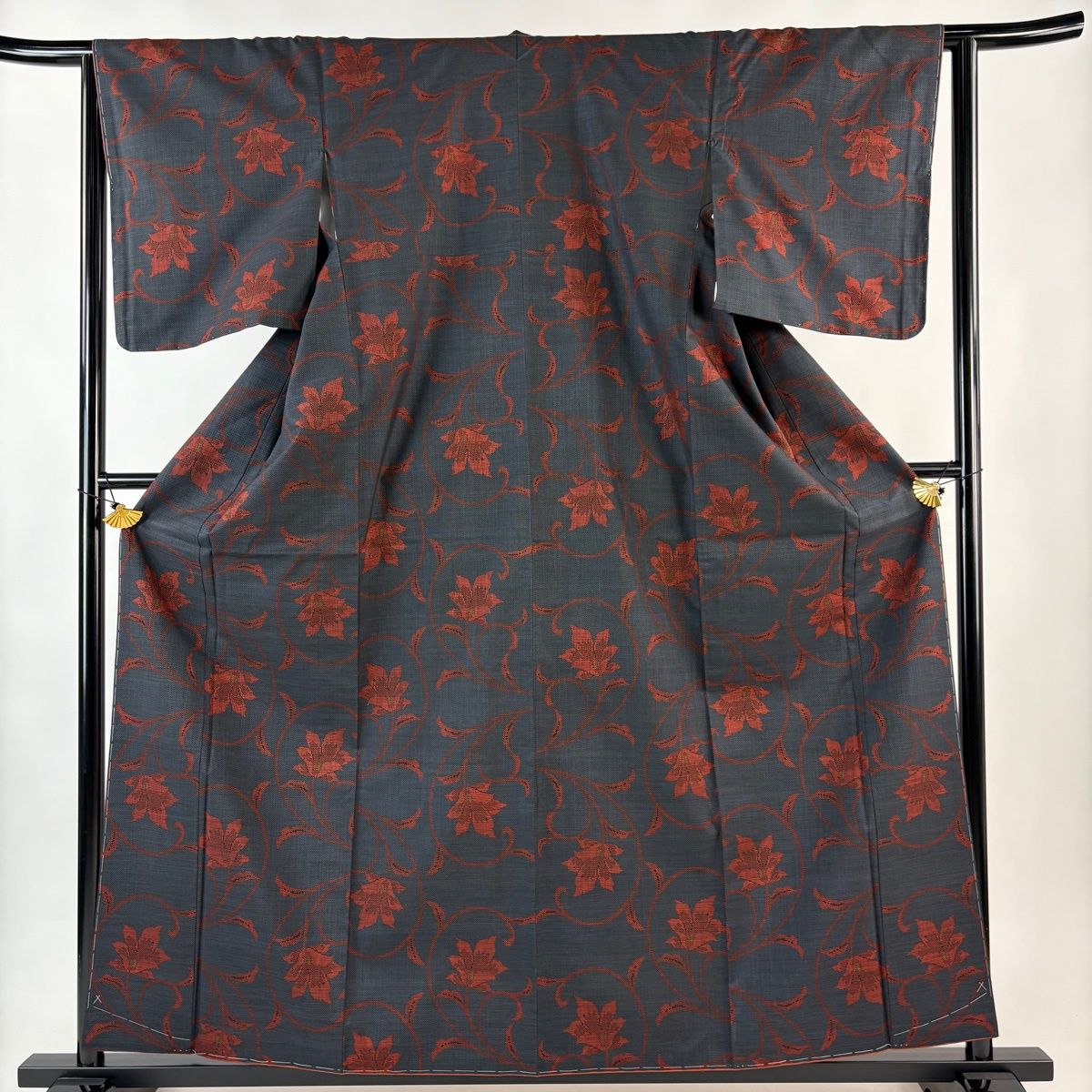 美品】 大島紬 身丈160.5cm 裄丈63cm S 袷 純泥染 証紙 花唐草 青黒