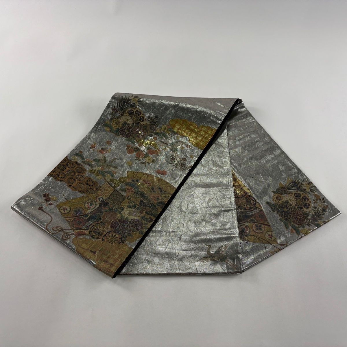 袋帯 秀品 花車 几帳 箔 螺鈿 銀色 お太鼓柄 正絹 【中古】 - メルカリ