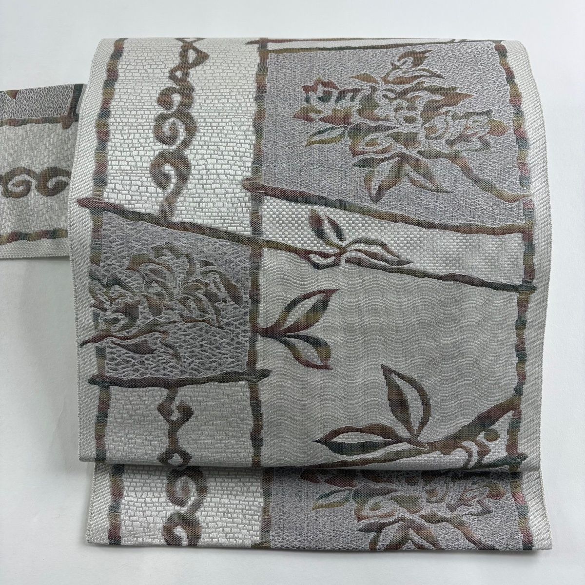 名古屋帯 秀品 草花 幾何学模様 箔 クリーム 正絹