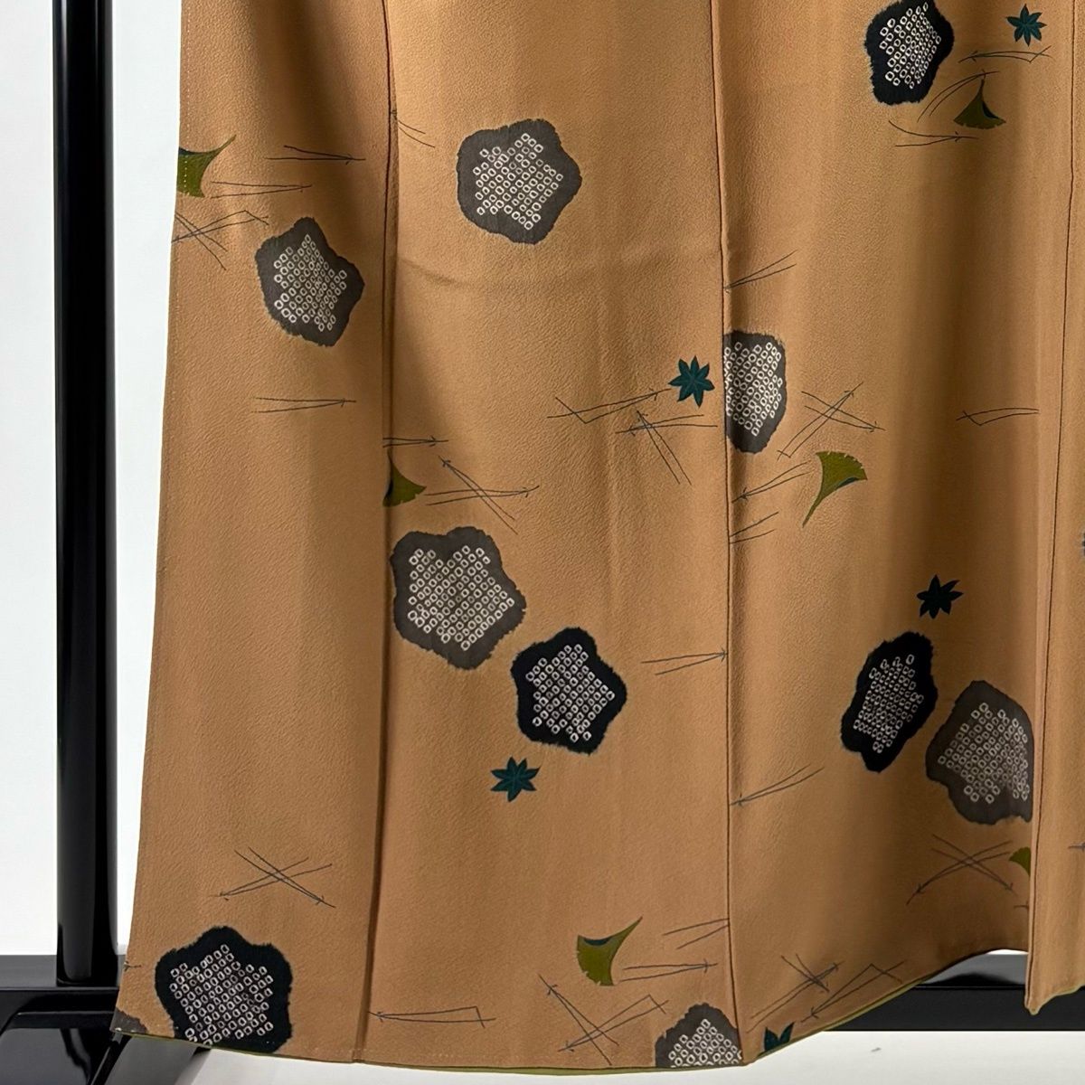 小紋 身丈159 cm 裄丈64.5 M 袷 花井幸子 落款 吹き寄せ 梅 薄茶色 正絹