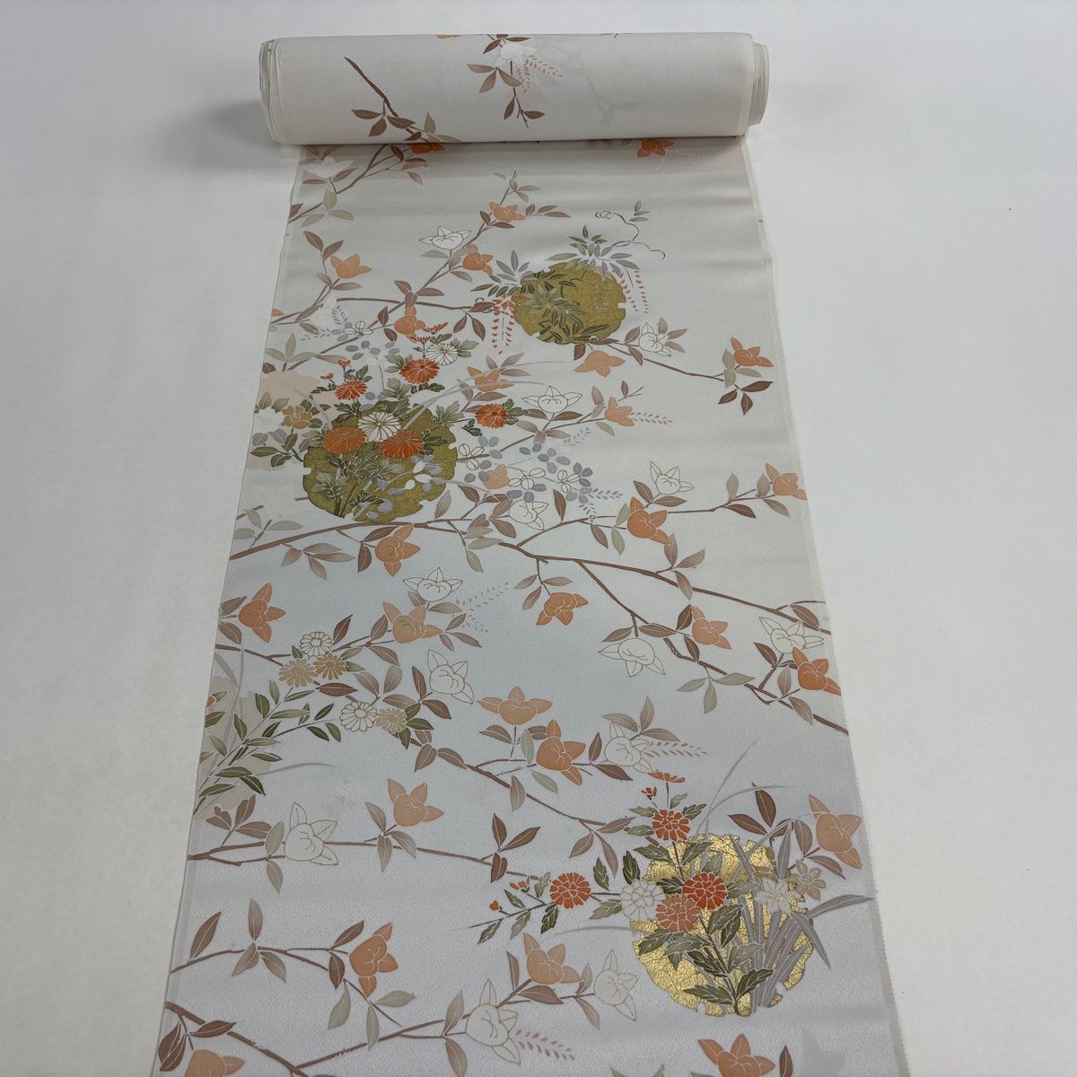 反物 付下げ 落款 枝花 雪輪 金彩 灰白 正絹