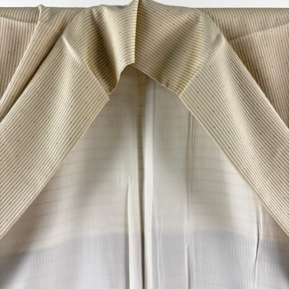 ドット ベージュ