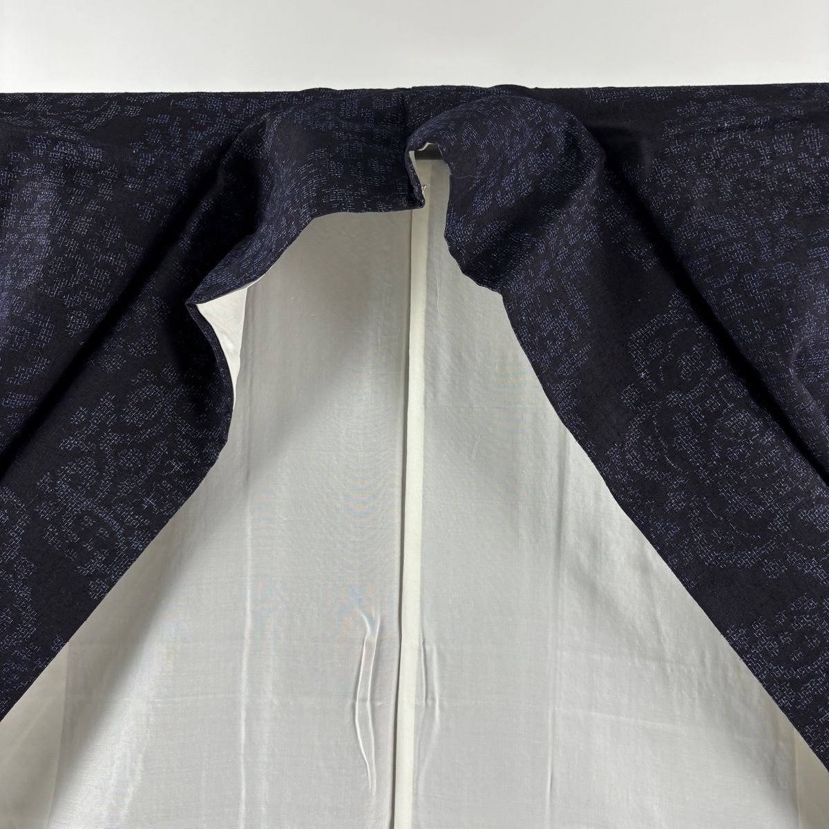 結城紬 身丈163cm 裄丈63.5cm S 袷 本場結城紬 藤貫 証紙 華文 紺色
