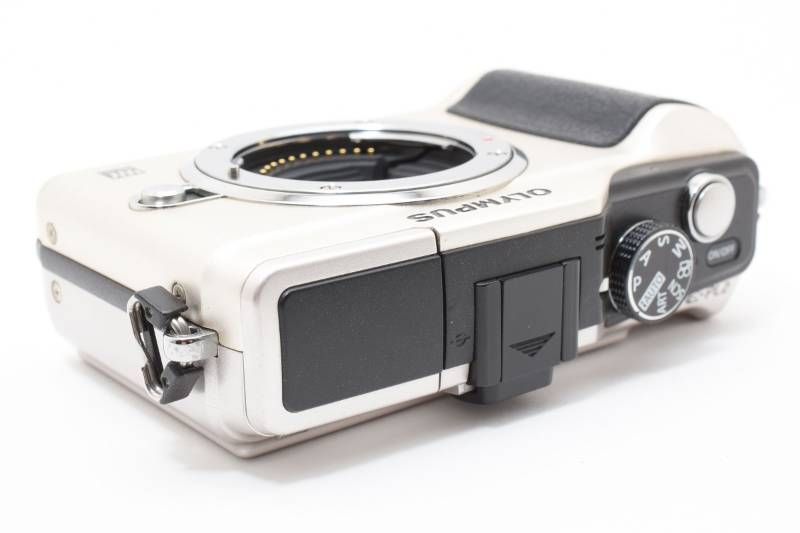 実用光学美品】Olympus オリンパス E-PL2 ボディ シャッター数2022回と