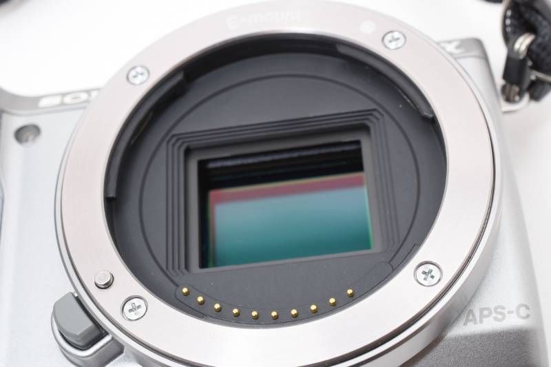 実用光学美品】Sony ソニー NEX-5R ボディ シルバー ショット数6557枚