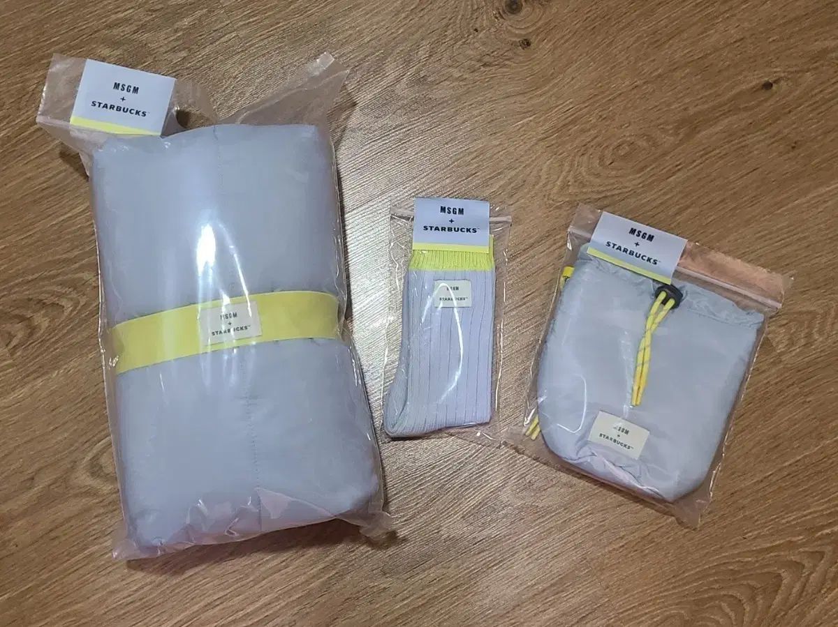 スターバックス フリークエンシー MSGM ブランケット スカイブルー 靴下 ポーチ