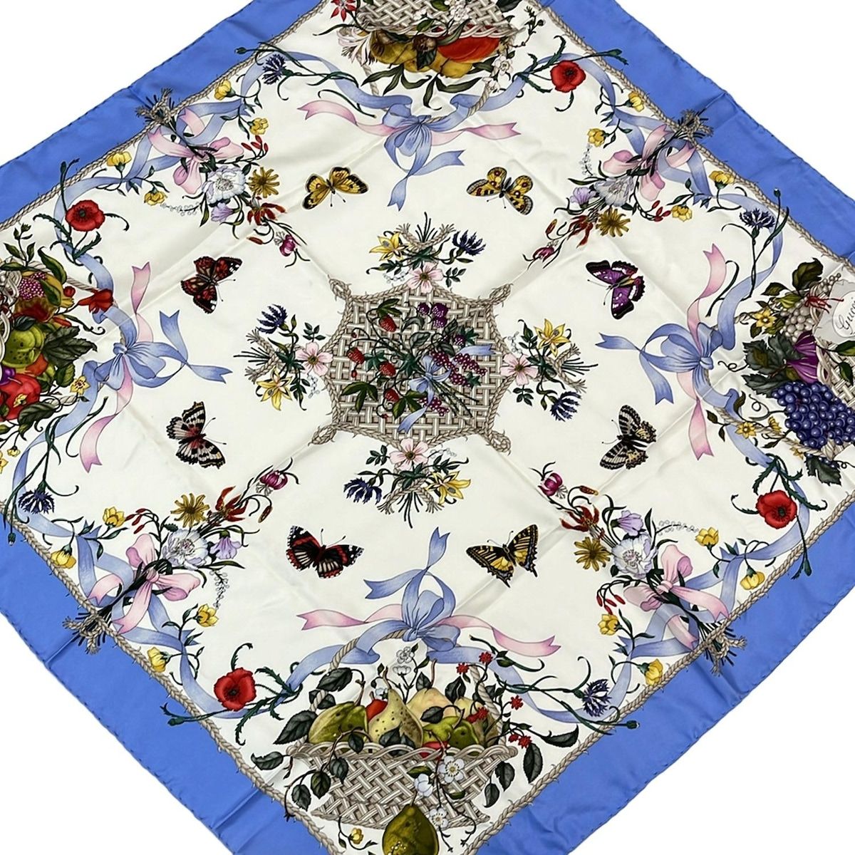 GUCCI グッチ バタフライ 蝶々 シルク100% スカーフハンカチ 美品 GUCCI(グッチ) スカーフ美品 - ライトブルー×アイボリー×マルチ