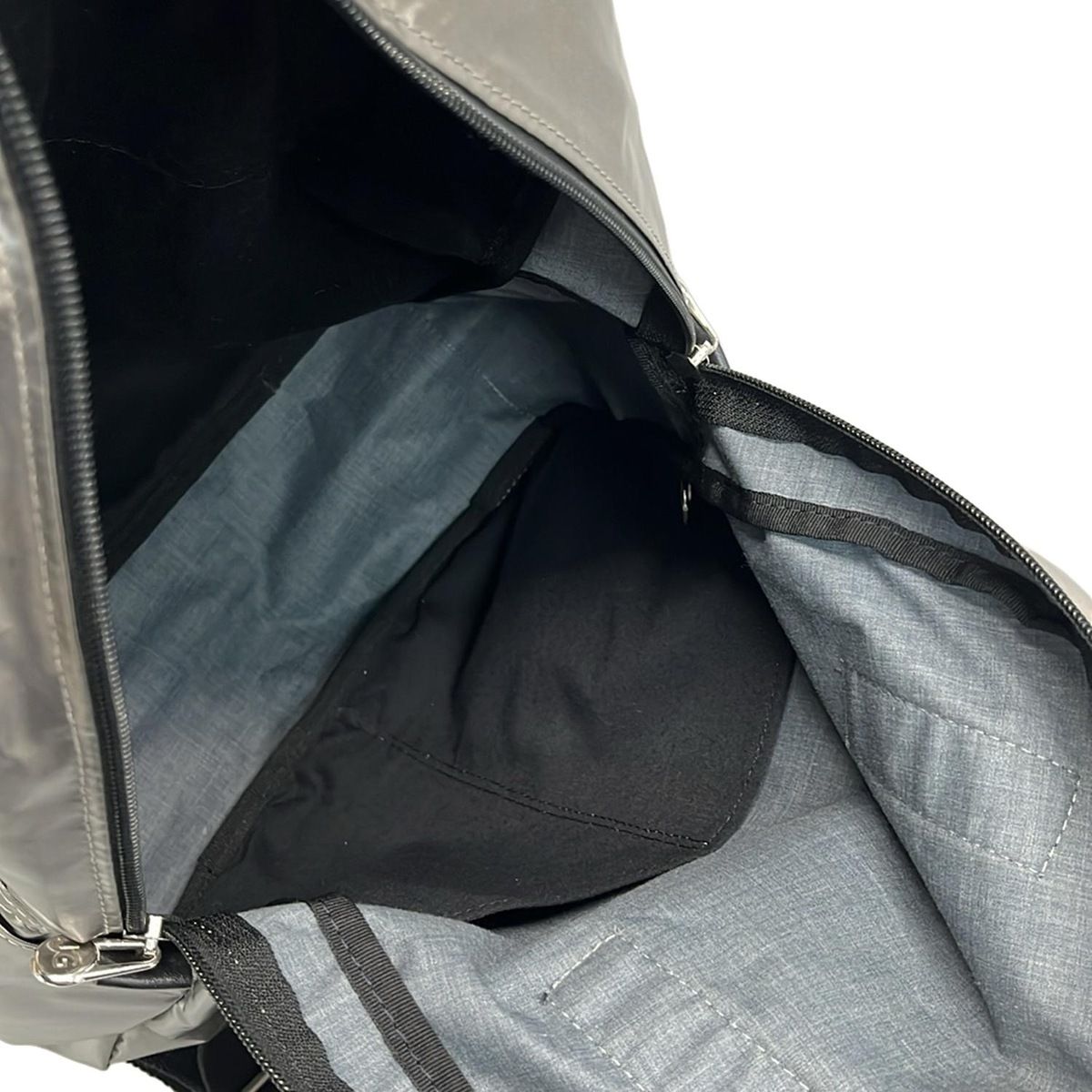 jack gomme(ジャックゴム) リュックサック - シルバー×黒 - メルカリ