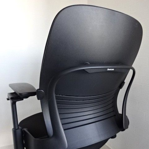  Steelcase社 スチールケース アメリカ リープＶ２チェア 黒色 高さ調整スツール オフィスチェア ワークチェア 椅子 チェア