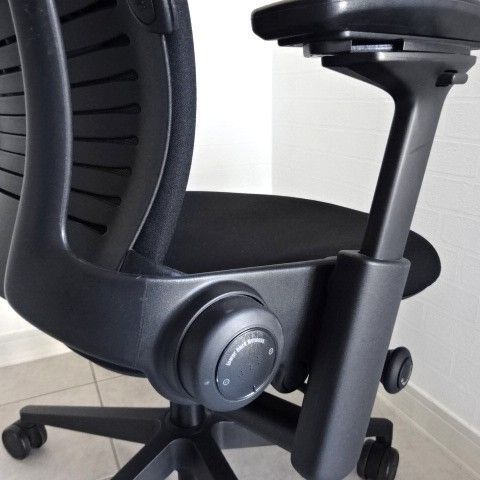 リープＶ２チェア 黒色