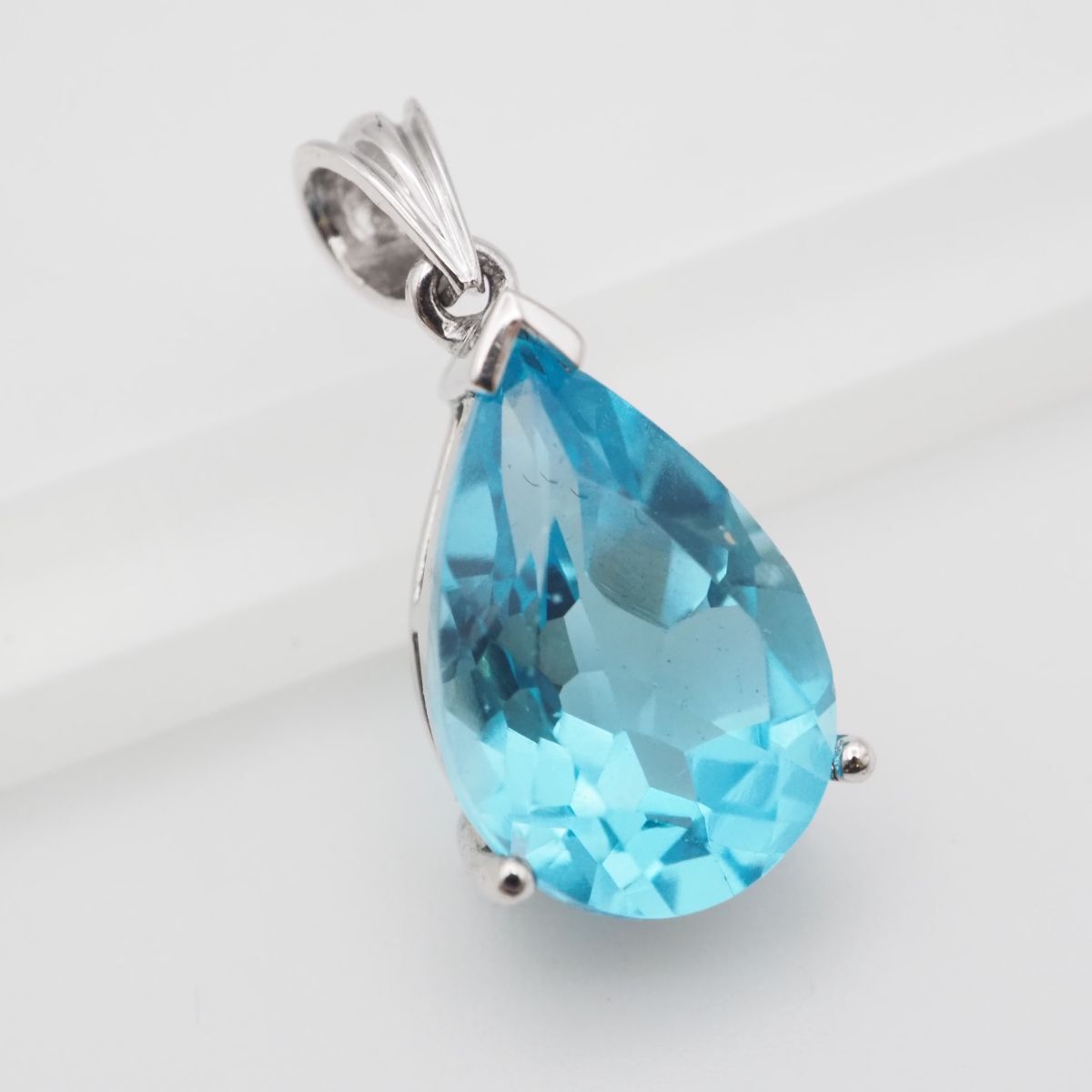 J 682 ブルートパーズ 925刻印 ペンダント トップ デザイン シルバー チャーム ヘッド 誕生石