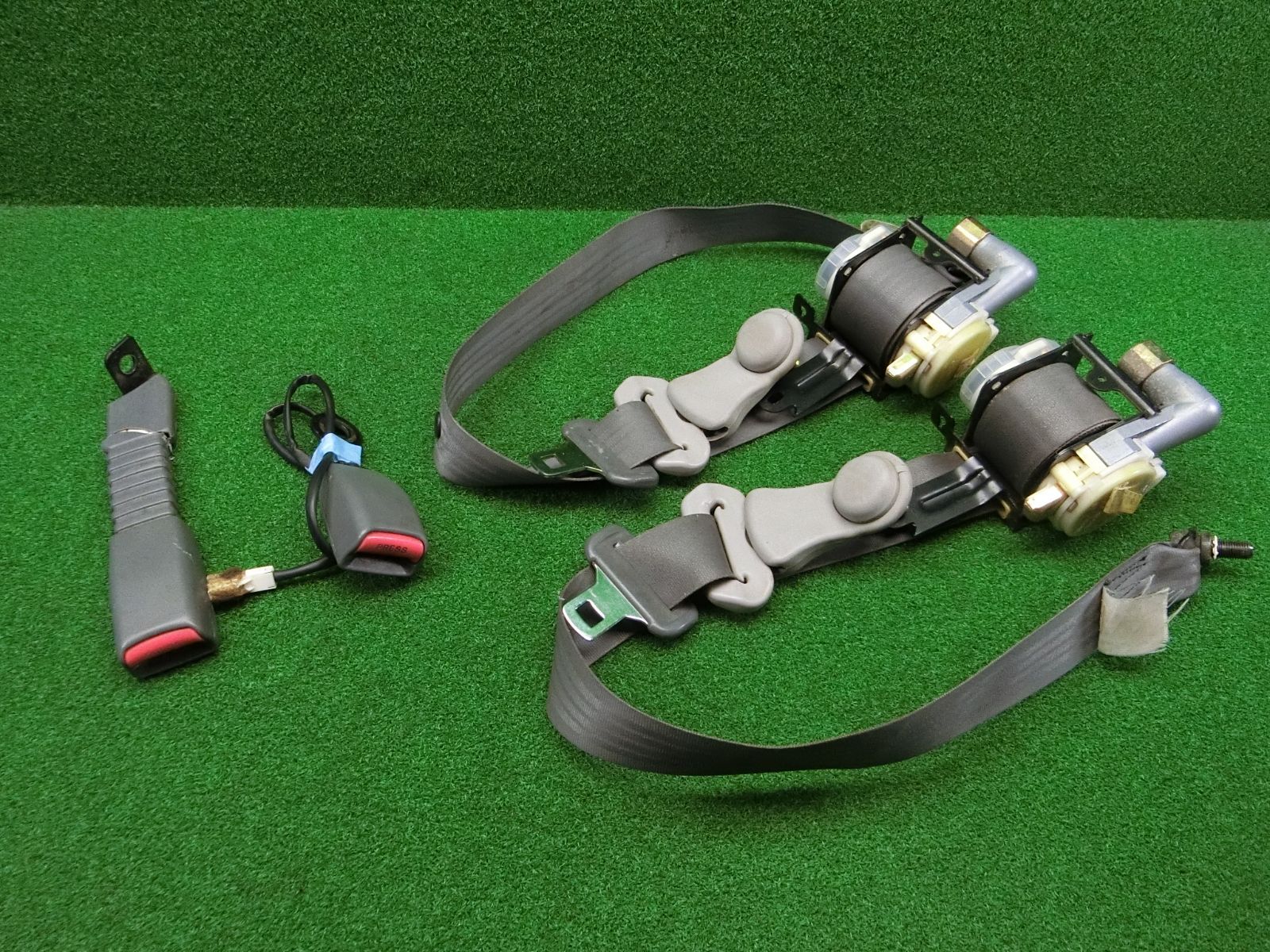 12397 クリッパー U 71 V ミニキャブ 61 フロント シートベルト キャッチ 左右セット