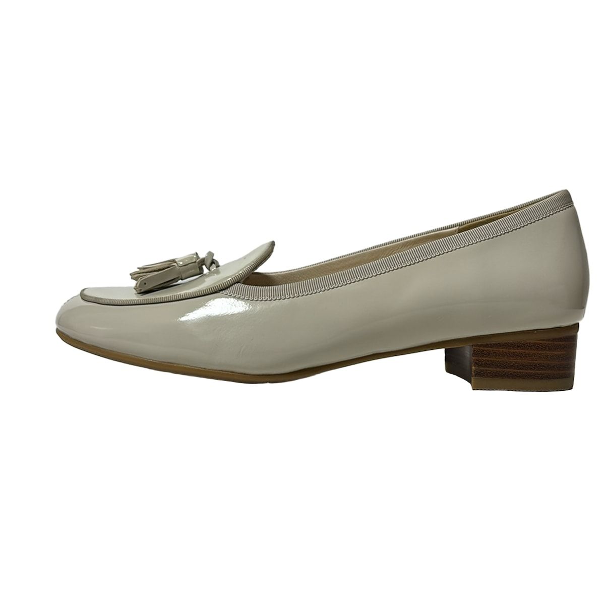 【未使用級】REGAL platinum リーガル レザーパンプス 23センチ REGAL(リーガル) パンプス 23 レディース美品 - ライトグレー タッセル