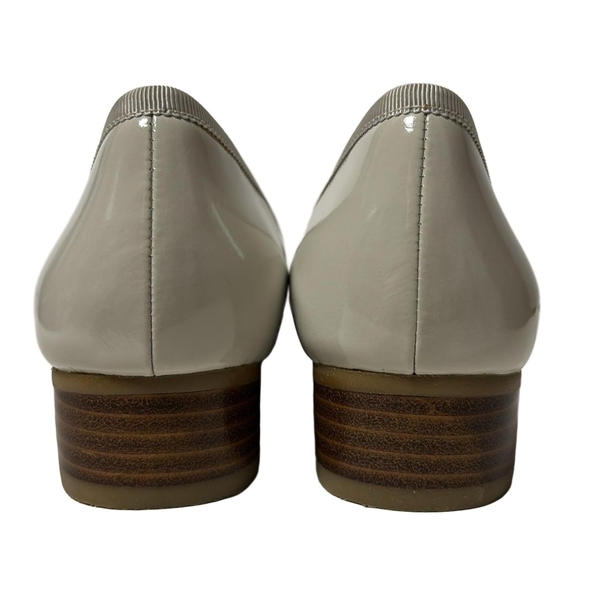 【未使用級】REGAL platinum リーガル レザーパンプス 23センチ REGAL(リーガル) パンプス 23 レディース美品 - ライトグレー タッセル