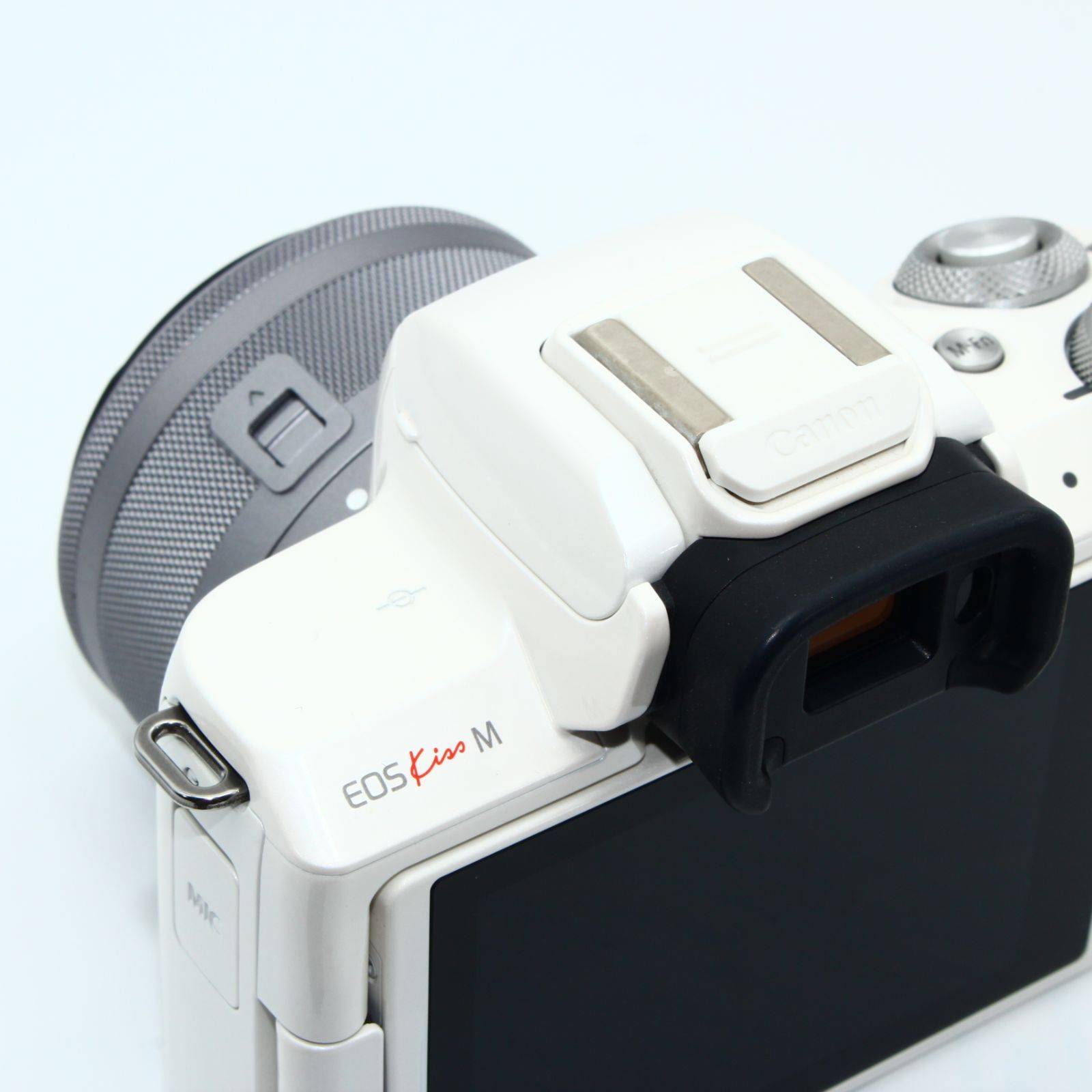 Canon ミラーレス一眼カメラ EOS Kiss M 標準ズームキット ホワイト
