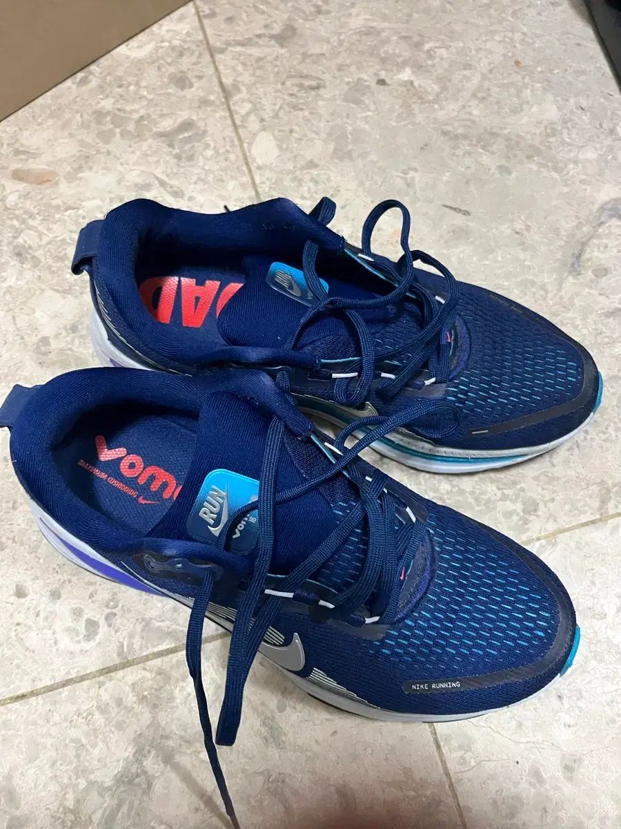 ナイキ ランニングシューズ ボメロ18 265 マラソン