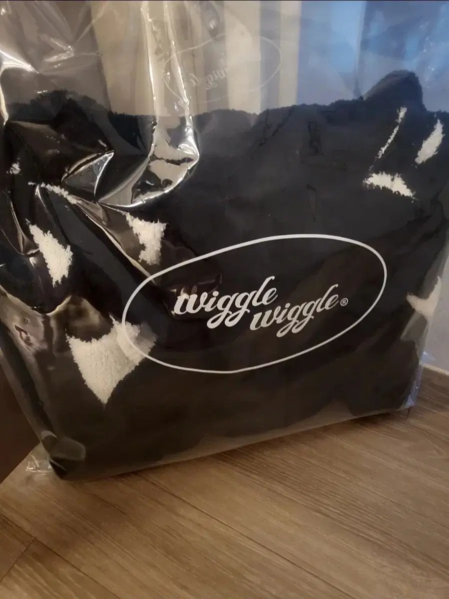 ウィグルウィグル フーディーパジャマ