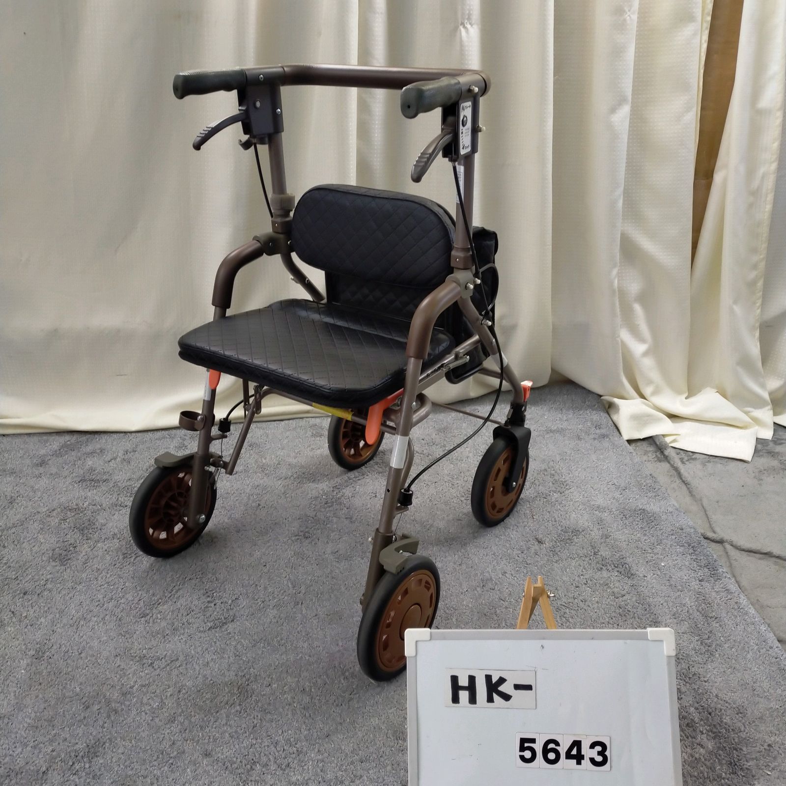 HK-5643) アイルリンク アイルウォークα (アルファ) 歩行器 歩行車