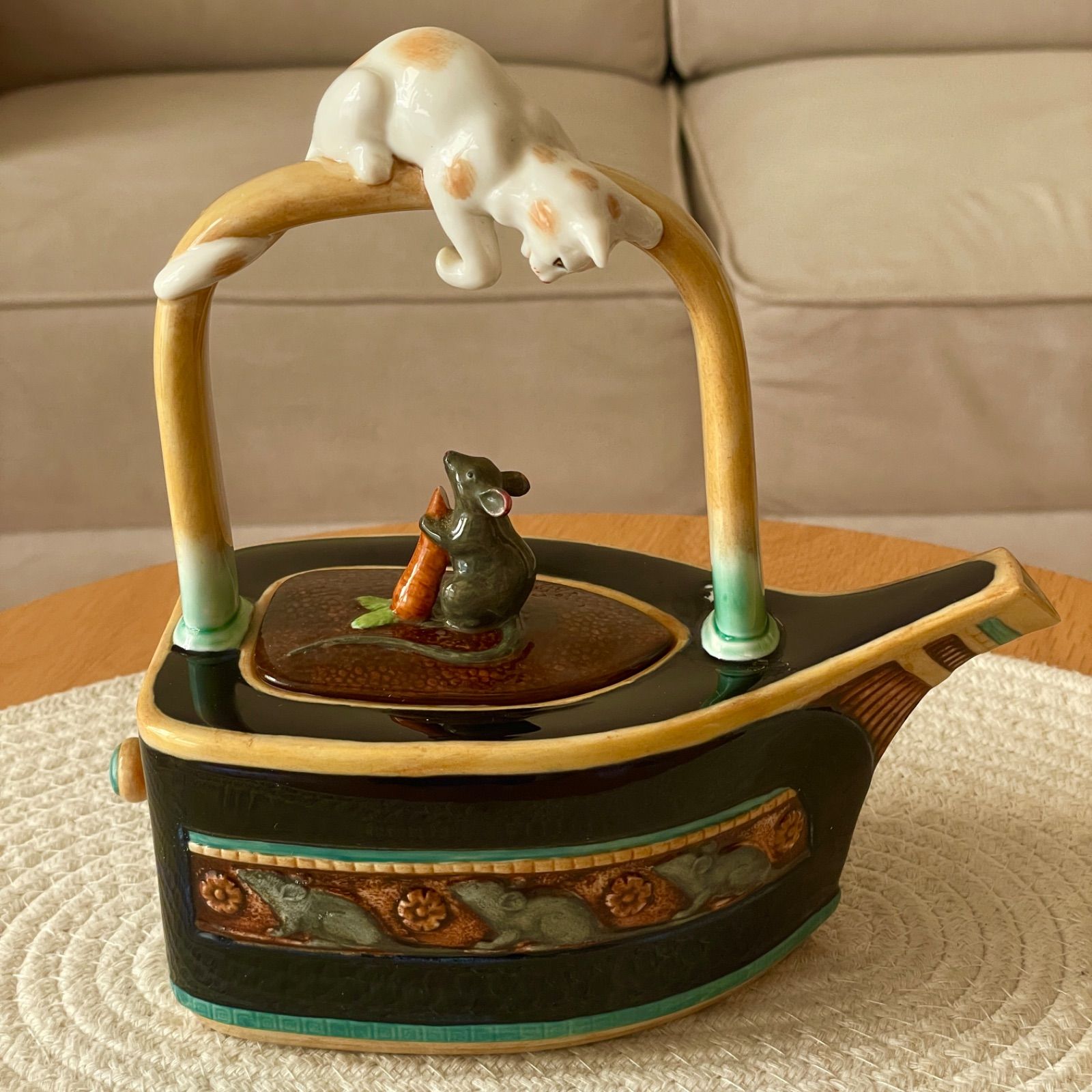 訳アリ ミントン MINTON 猫とネズミ ティーポット 1995年 マジョリカシリーズ イギリス ネコ ねずみ 陶器 ポット