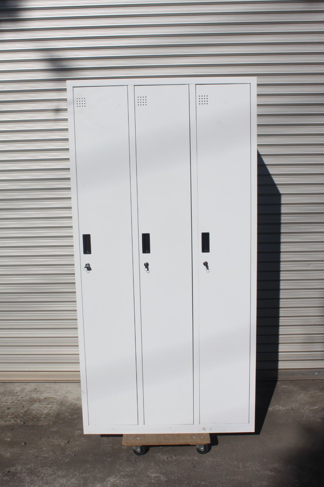ロッカー スチールロッカー 3人用 ホワイト 鍵付き