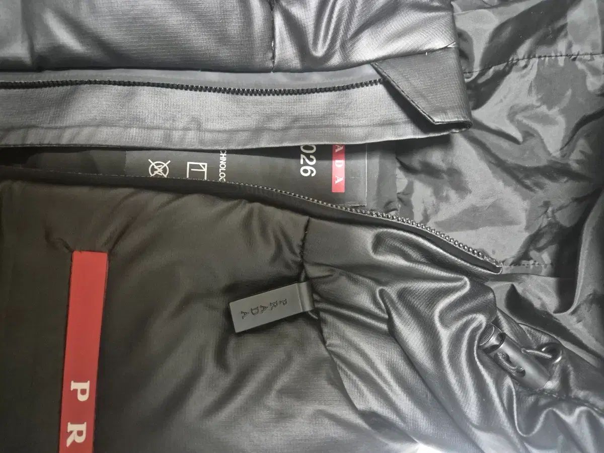 8 T キッズ PRADA プラダ ダウン