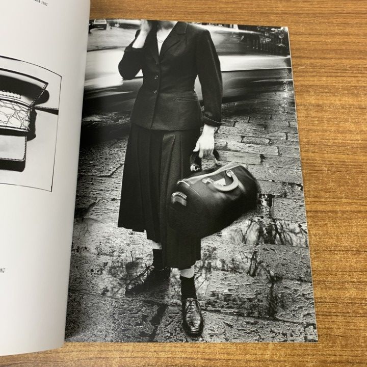 ミラノ 店舗ディスプレイ写真集 PRADA 洋書 本 △01)【1点限り!】プラダ90周年写真集/PRADA A MILANO.FOTOGRAFATA DA